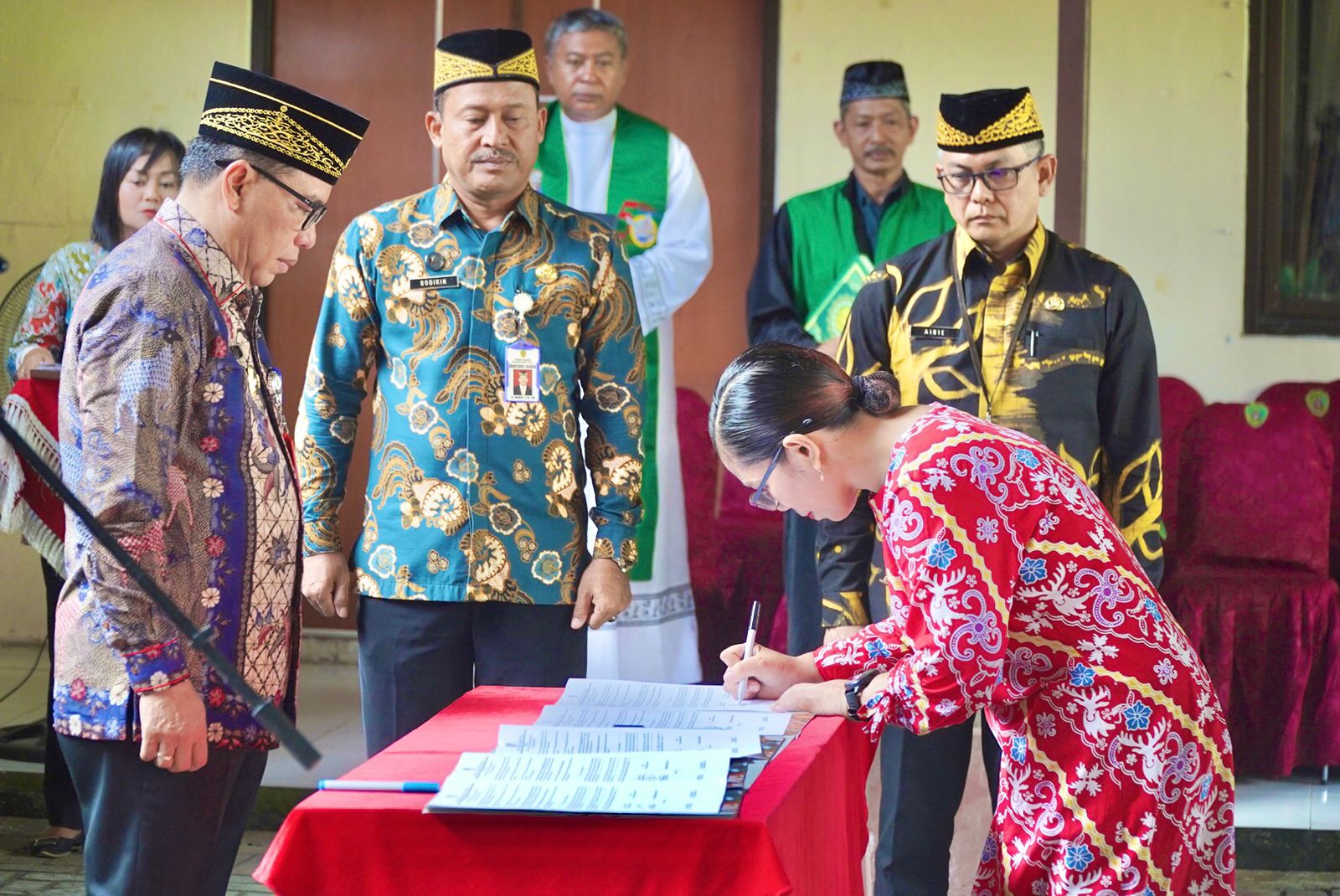 Lantik lima Pejabat Disdukcapil, Makmur Marbun: Saya Nantikan Kiprah dan Inovasi yang Dilantik  