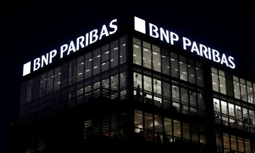 Logo Pada Cabang Bank BNP Paribas di Paris