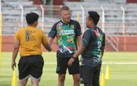 A-BAYA GOMBAU OUT.JPG