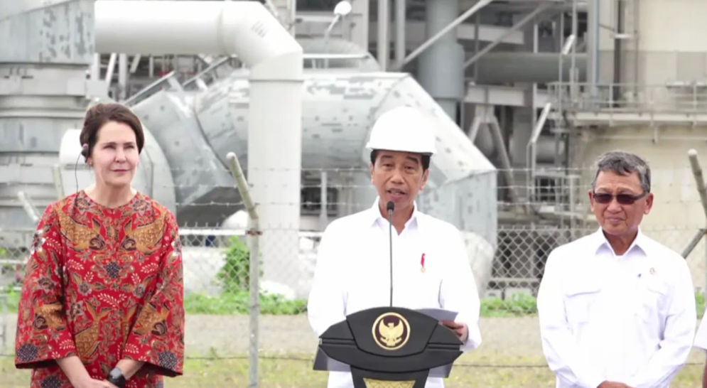 Presiden Joko Widodo (Jokowi) melakukan groundbreaking Proyek Strategis Nasional Kawasan Industri Pupuk Fakfak di Distrik Arguni, Kabupaten Fakfak, Papua Barat.