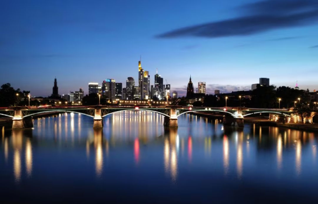 Sebuah Pemandangan Memperlihatkan Kaki Langit Frankfurt, Jerman (Reuters/Kai Pfaffenbach)