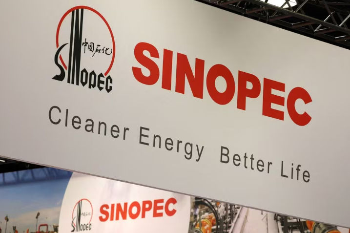 Logo China Petroleum & Chemical Corporation, atau Sinopec (Reuters/Chris Helgren)