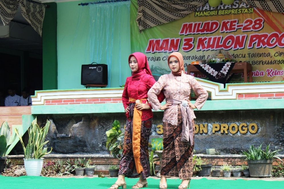 29112023-MAN 3 KP peragaan busana milad.jfif