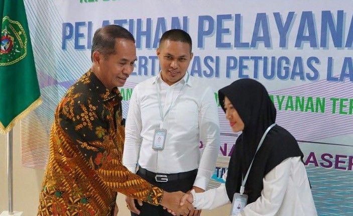 Pembukaan pelatihan pelayanan prima DPMPTSP Kabupaten PPU.