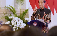 Presiden Joko Widodo atau kerap disapa Jokowi menekankan pentingnya perbankan untuk meningkatkan pemberian kreditnya, khususnya kepada sektor Usaha Mikro, Kecil, dan Menengah (UMKM).