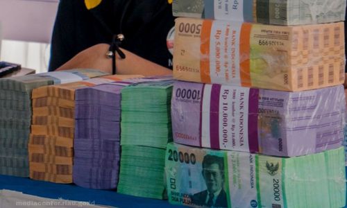 Presiden Joko Widodo (Jokowi) baru-baru ini menekankan masalah penggunaan dana publik yang belum terserap dalam Anggaran Pendapatan dan Belanja Negara (APBN) maupun Anggaran Pendapatan dan Belanja Daerah (APBD). 