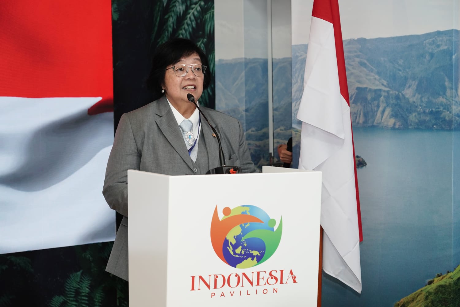 Menteri LHK Siti Nurbaya dalam Pembukaan Paviliun Indonesia di COP28, Dubai, UEA, Kamis, 30 November 2023
