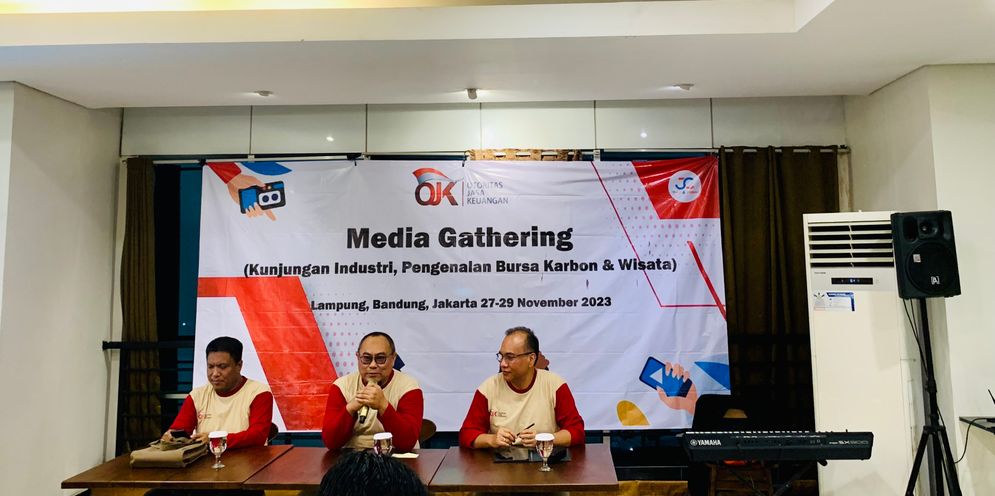 Kepala OJK Provinsi Lampung Bambang Hermanto saat memberikan sambutan dalam Media Gathering OJK 2023