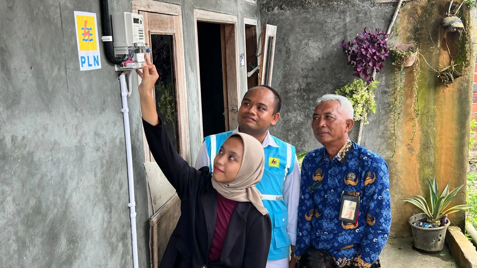 PT PLN (Persero) telah memutuskan untuk tidak mengubah tarif listrik bagi 13 golongan pelanggan non-subsidi hingga Desember 2023