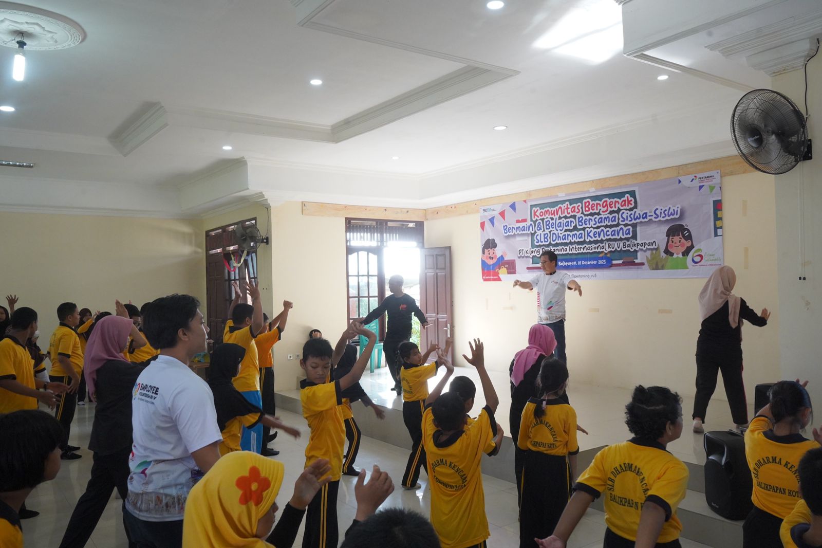 Berbagi dan Belajar, Kilang Unit Balikpapan Sambangi SLB Dharma Kencana