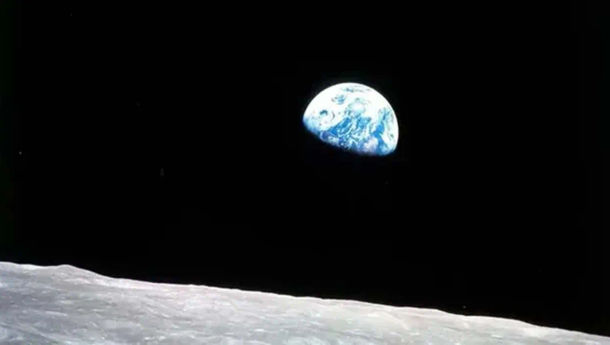 Kisah Tentang di Balik Earthrise, Foto Bumi Paling Terkenal yang Pernah Diambil