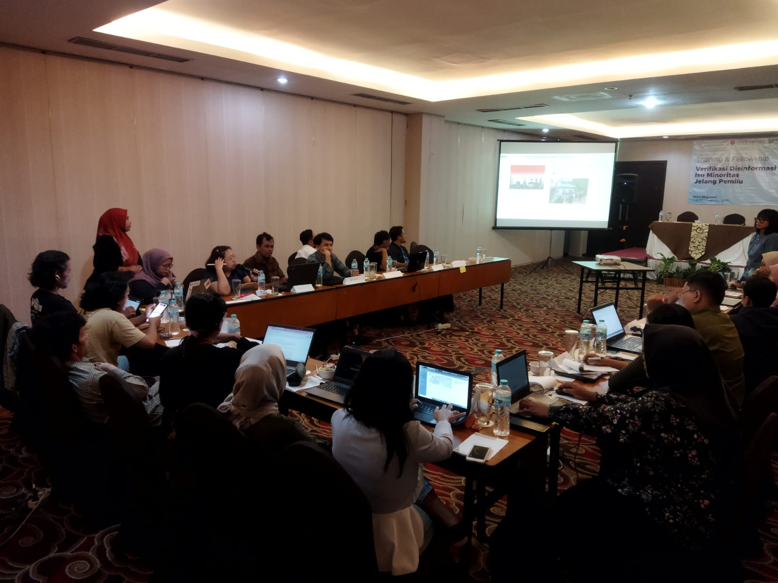 Sekitar 20 jurnalis dari Soloraya dan sekitarnya mengikuti pelatihan Verifikasi Disinformasi Isu Minoritas Jelang Pemilu di Hotel Megaland, Minggu, 3 Desember 2023.