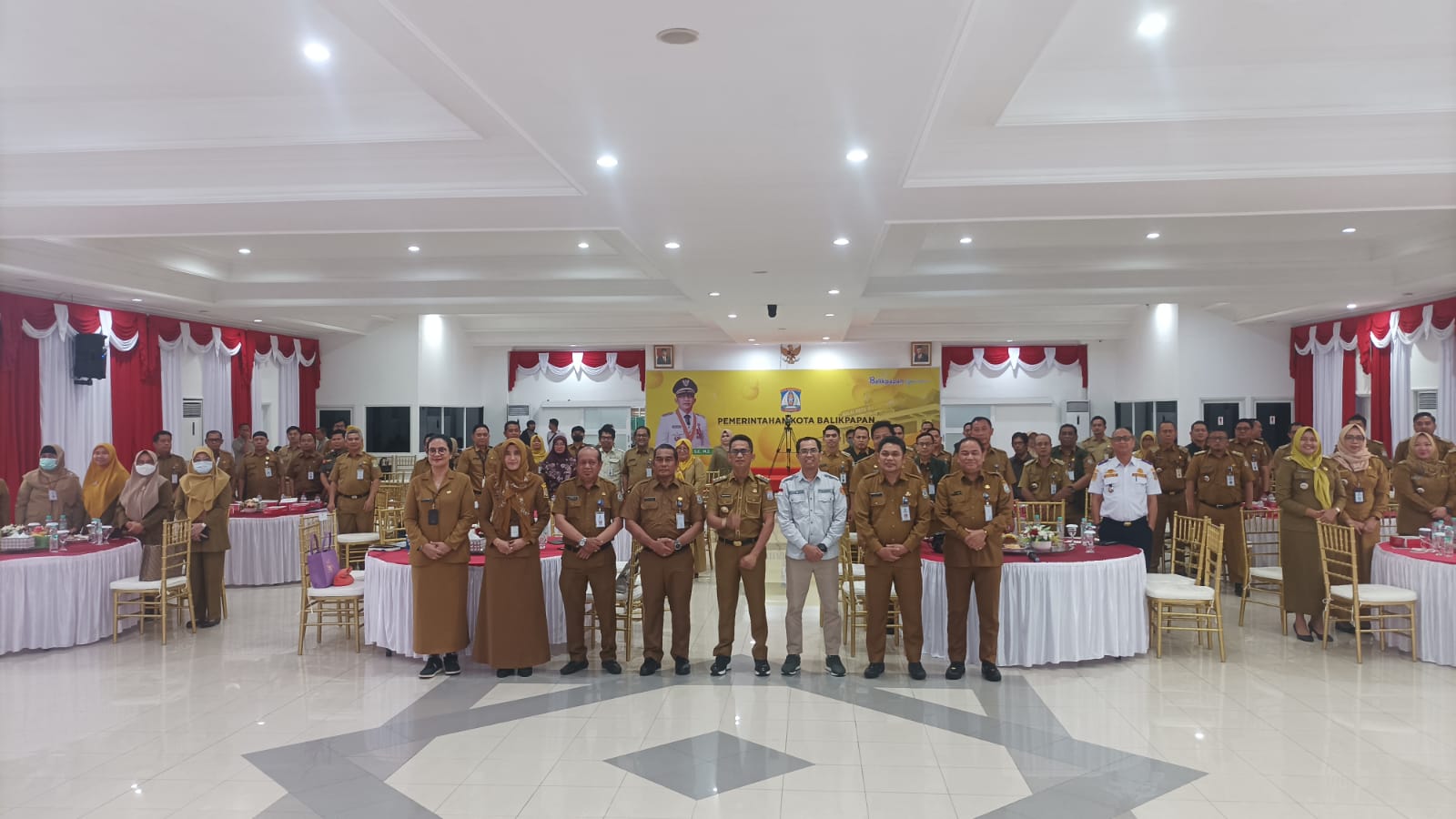 Wali Kota Balikpapan H Rahmad Mas'ud bersama jajaran ASN di lingkungan Pemerintah Kota Balikpapan.