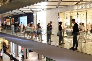 Pembeli Liburan Mengantre di Dalam Mal di Pusat Kota Sydney, Australia