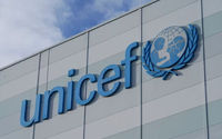 Papan Nama di Bagian Luar Gudang Kemanusiaan UNICEF di Kopenhagen, Denmark