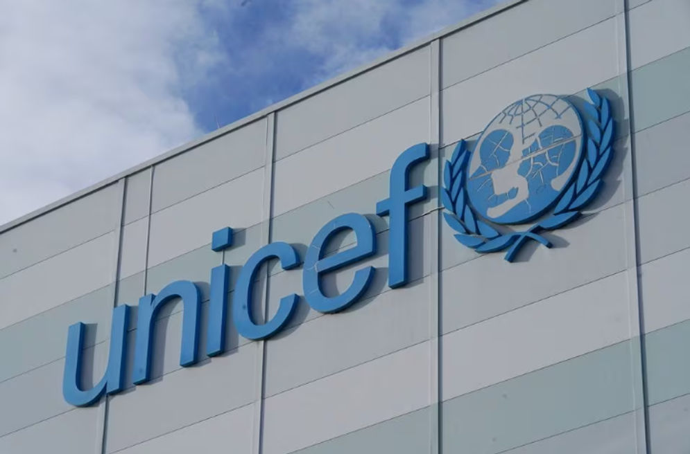 Papan Nama di Bagian Luar Gudang Kemanusiaan UNICEF di Kopenhagen, Denmark