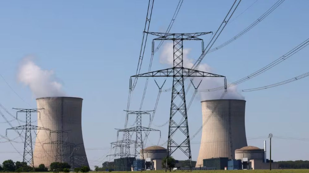 Menara Pendingin dan Reaktor Pembangkit Listrik Tenaga Nuklir Electricite de France (EDF) di Cattenom, Prancis