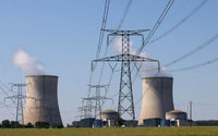 Menara Pendingin dan Reaktor Pembangkit Listrik Tenaga Nuklir Electricite de France (EDF) di Cattenom, Prancis