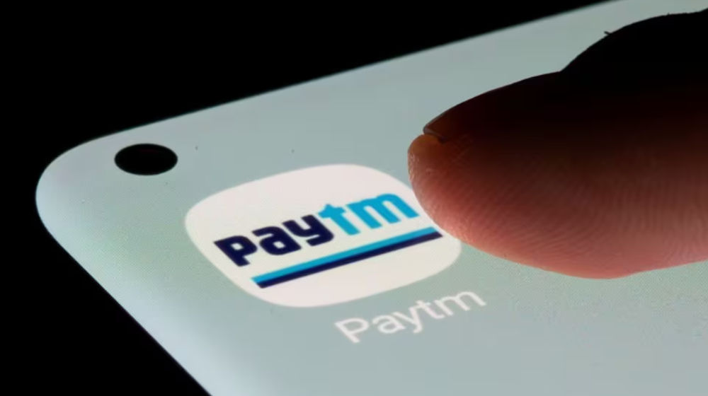 Aplikasi Paytm Terlihat di Smartphone dalam Ilustrasi