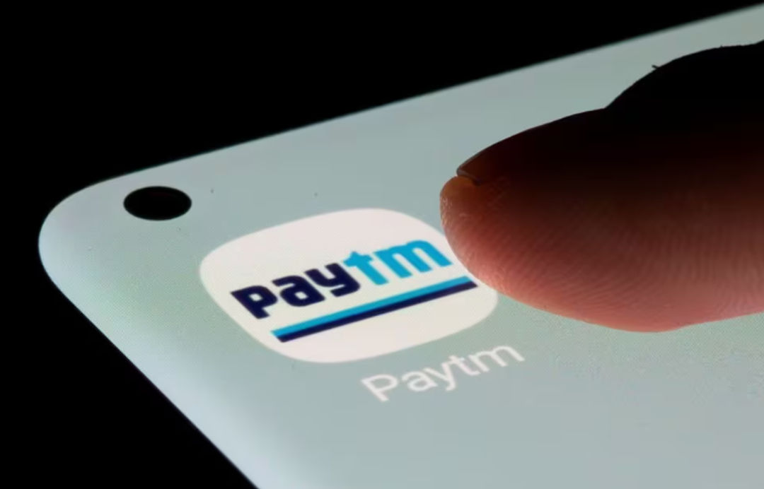 Aplikasi Paytm Terlihat di Smartphone dalam Ilustrasi (Reuters/Dado Ruvic)