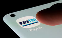 Aplikasi Paytm Terlihat di Smartphone dalam Ilustrasi