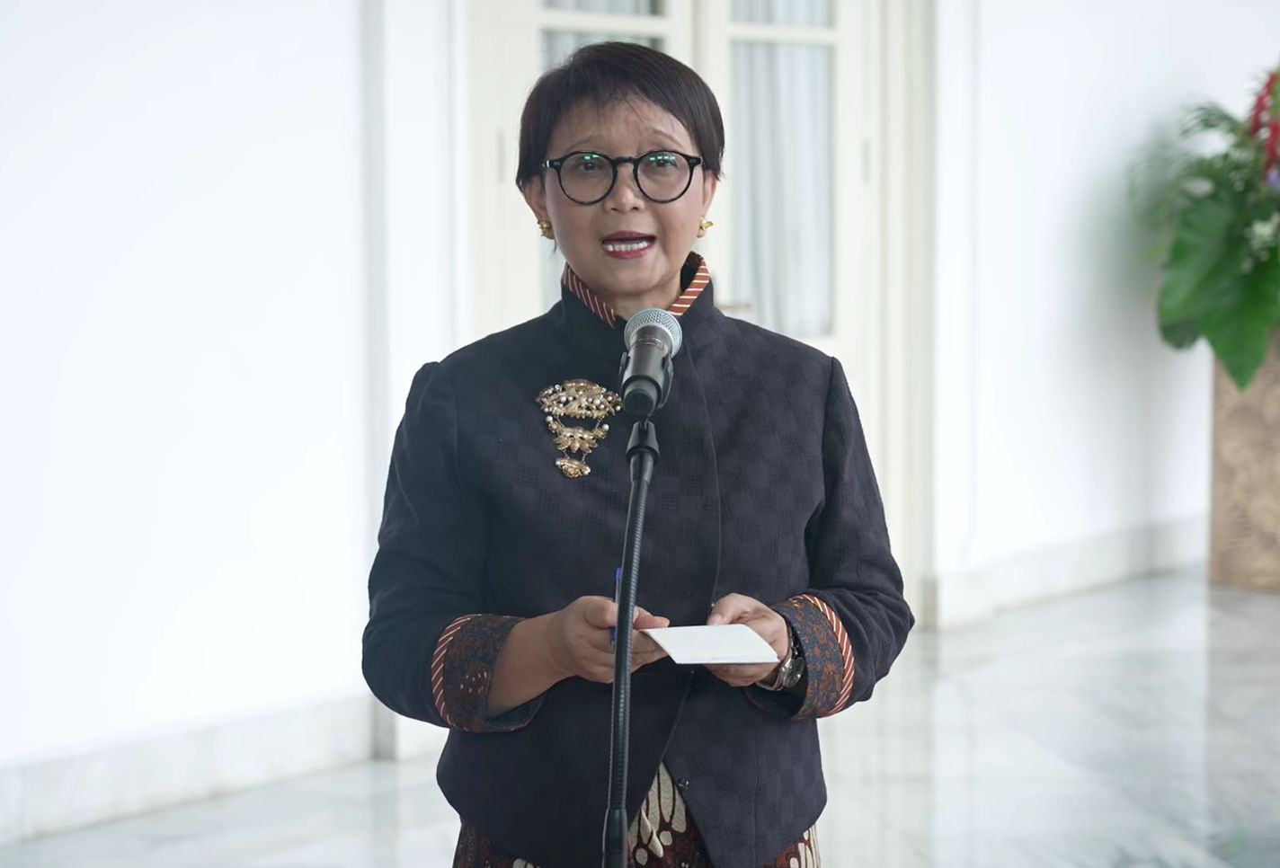 Menteri Luar Negeri Retno Marsudi saat memberikan keterangan pers terkait surplus perdagangan di Istana Negara, Jumat 8 Desember 2023