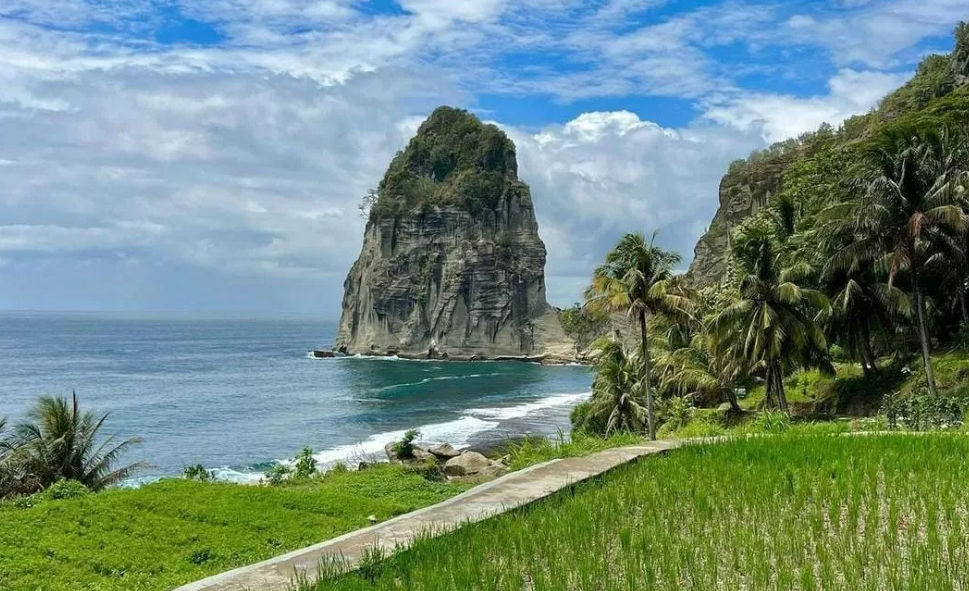 Pantai Pacitan.png