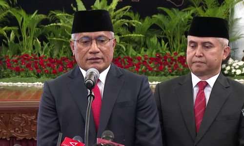 Kepala BNN Marthinus Hukom (berkacamata) saat jumpa pers di Istana Negara, Jumat 8 Desember 2023