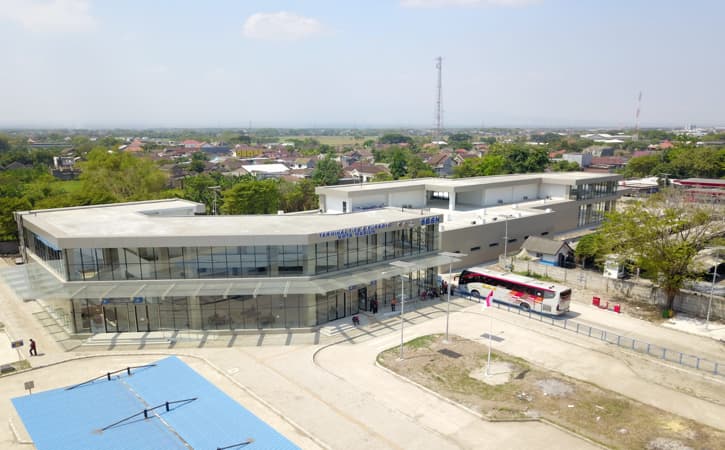 Terminal bus Kota Madiun yang berubah lebih modern
