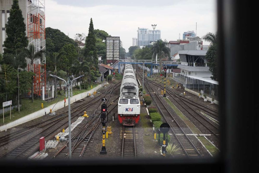 PT Kereta Api Indonesia (Persero) (KAI) telah menetapkan periode Liburan Natal & Tahun Baru (Nataru) adalah selama 18 hari yakni mulai dari 21 Desember 2023 hingga 7 Januari 2024. 