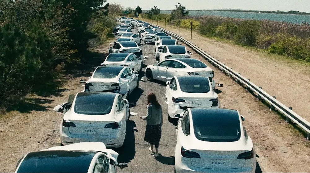 Fitur Autopilot Tesla Bikin Kekacauan di Film Terbaru Netflix, Elon Musk Buka Suara