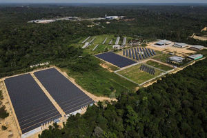 Pembangkit Listrik Tenaga Surya Bemol di luar Manaus, Negara Bagian Amazonas, Brasil