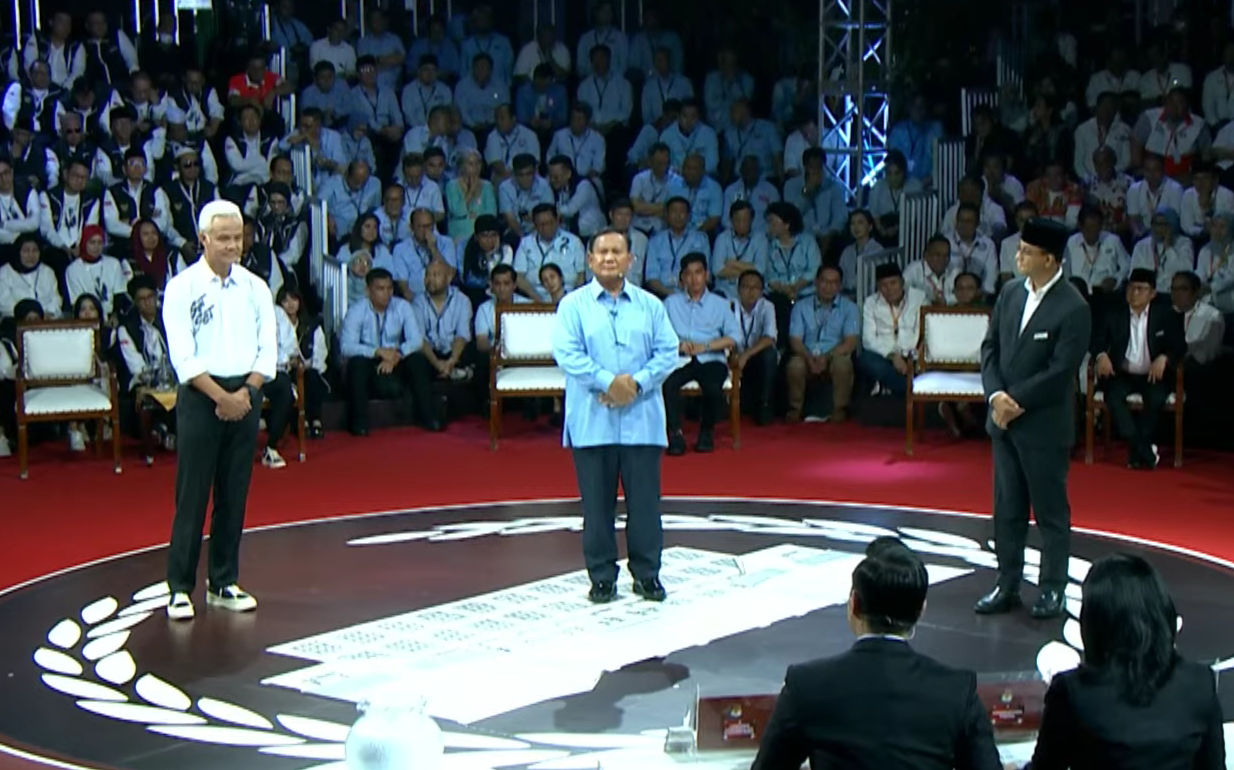 Ganjar Pranowo, Prabowo Subianto, Anies Basweda menghadiri debat perdana Capres di KPU, Selasa 12 Desember 2023