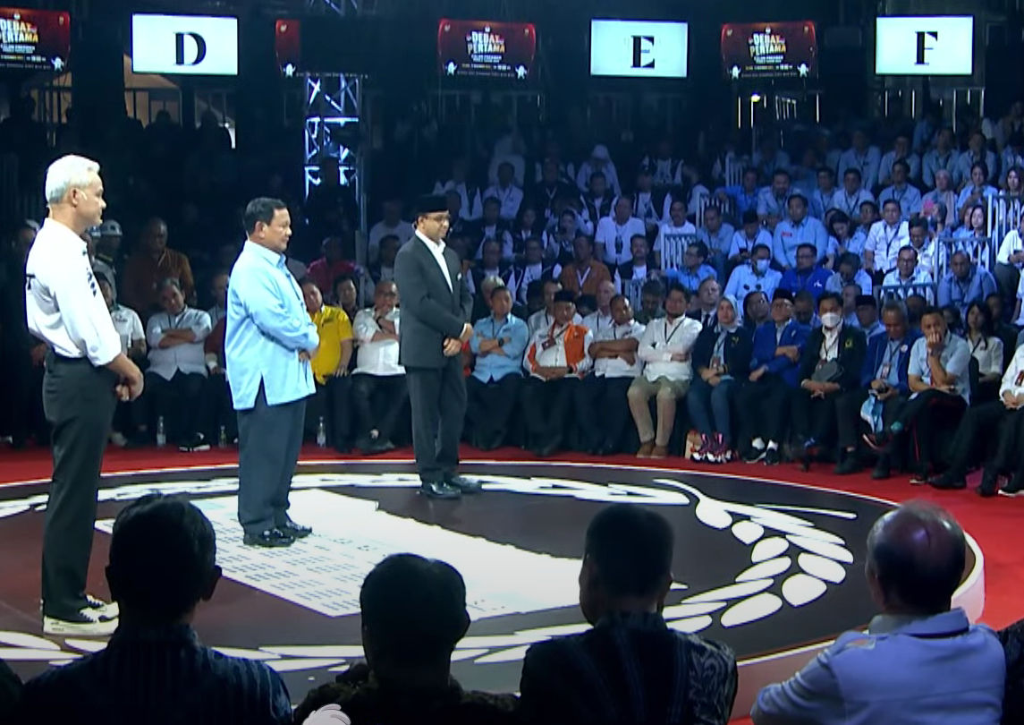 Ganjar Pranowo, Prabowo Subianto, Anies Basweda menghadiri debat perdana Capres di KPU, Selasa 12 Desember 2023
