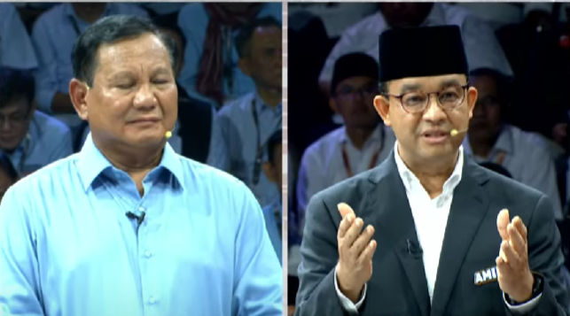 Prabowo Subianto dan Anies Baswedan dalam debat Capres di KPU, Selasa 12 Desember 2023