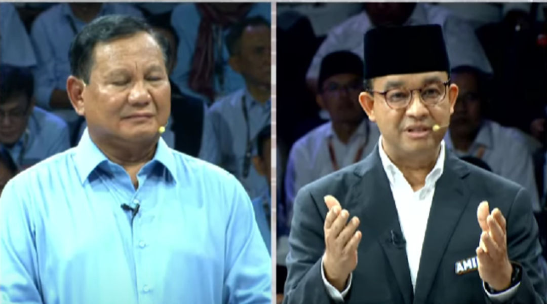 Prabowo Subianto dan Anies Baswedan dalam debat Capres di KPU, Selasa 12 Desember 2023