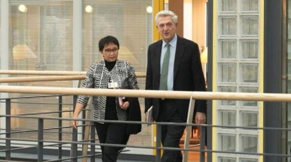 menteri-luar-negeri-ri-retno-marsudi-menemui-komisioner-tinggi-pbb-untuk-pengungsi-unhcr-filippo-grandi-dok-kemenlu_169.jpeg