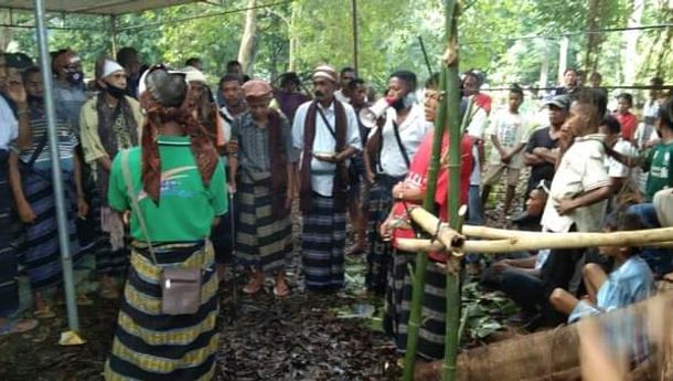 Warga Kampung Kota Kadhe, Desa Kebirangga Gelar Ritual Adat 'Po'o Tana Owe Joje'