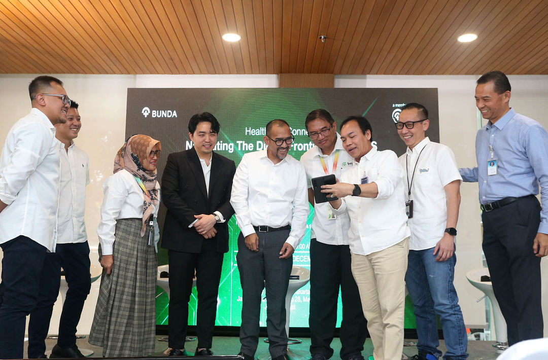 VP Digital Transformation Marcomm PT Bundamedik Tbk Bayu Janitra Wirjoatmodjo, bersama Chief Operation Officer Asa Ren Antony Subagia, Hospital Director RSIA Bunda Jakarta, dr. Imelda Rachmawati, MARS, Founder & CEO Asa Ren Aloysius Liang, Komisaris PT Bundamedik Tbk Rito Alam Rizal Sini, CEO Group BMHS & Managing Director PT Bundamedik Tbk (BMHS) Nurhadi Yudiyantho, Regional CEO PT Bank Mandiri (Persero) Tbk Jan Winston, Chief Marketing Officer Yokke Willy Chandry, dan VP Ground Services PT Garuda Indonesia (Persero) Tbk Berthon Hutapea dalam sesi diskusi panel BMHS di RSIA Bunda Jakarta bertajuk “Healthtech Connect: Navigating the Digital Frontier with BMHS”.Rabu 13 Desember 2023. Foto : Panji Asmoro/TrenAsia