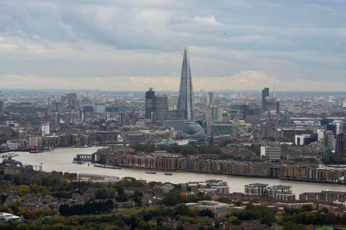 Pemandangan Umum Terlihat dari Cakrawala London dari Canary Wharf di London (Reuters/Hannah McKay)