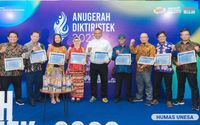 Anugerah Unesa.jpg