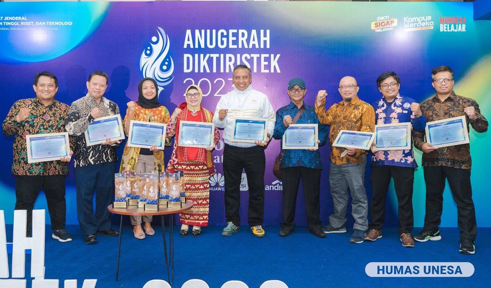 Anugerah Unesa.jpg