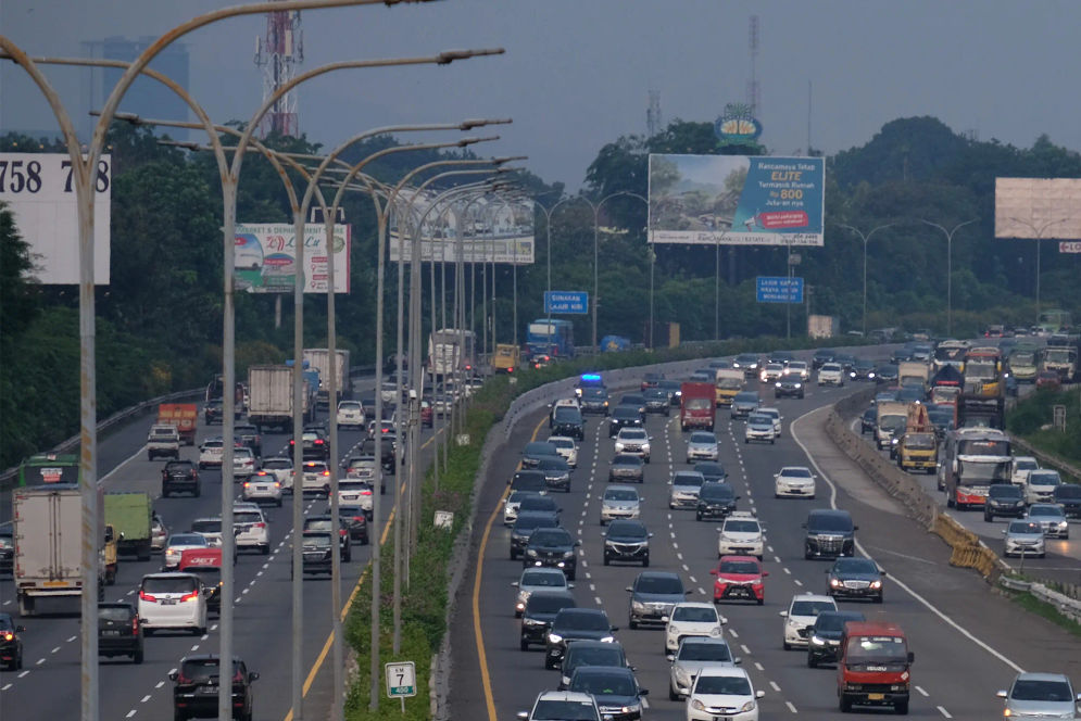 Libur-PanOperator jalan tol PT Jasa Marga (Persero) Tbk memastikan tidak akan mengusulkan potongan tarif atau diskon bagi pengguna jalan tol saat periode libur Natal dan tahun baru (Nataru) 2023-2024.jang-Ruas-Tol-Padat-4.jpg