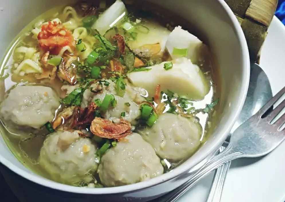 Saat pergi berlibur, tidak lengkap jika tak mencicipi makanan khas daerah yang kita kunjungi. Banjarnegara, merupakan salah satu kawasan wisata kondang dengan Kawah Sikidang Dieng dan Kota Dawet Ayu.