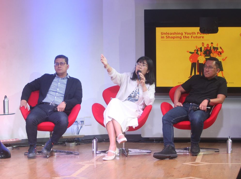 (Kiri-Kanan) Ketua Masyarakat Sadar Risiko (MASINDO) Dimas Syailendra Ranadireksa, CEO & Founder of Think Policy Andhyta F. Utami, dan Dosen Fakultas Hukum Universitas Indonesia, Hari Prasetiyo memberikan paparan dalam Talkshow “Unleashing Youth Power in Shaping the Future: Partisipasi Generasi Muda & Pembuatan Kebijakan Berbasis Sadar Risiko” di @america, Pacific Place, Jakarta, pada Jumat, (15/12). Kegiatan ini bertujuan mengajak generasi muda berpartisipasi aktif dalam pembuatan kebijakan berbasis risiko.