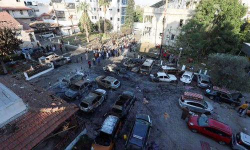 Area Rumah sakit Al-Ahli Di Mana Ratusan Warga Palestina Tewas dalam Ledakan yang Disalahkan oleh Pejabat Israel dan Palestina