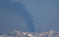 Asap Membumbung Tinggi di Atas Gaza