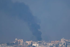 Asap Membumbung Tinggi di Atas Gaza