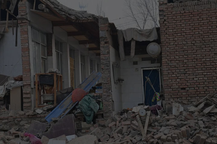Pemandangan Puing-Puing dan Bangunan Rusak di Kota Dahejia Setelah Gempa di Kabupaten Jishishan (Reuters/cnsphoto)
