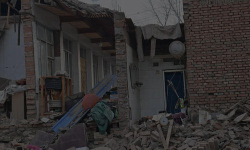 Pemandangan Puing-Puing dan Bangunan Rusak di Kota Dahejia Setelah Gempa di Kabupaten Jishishan